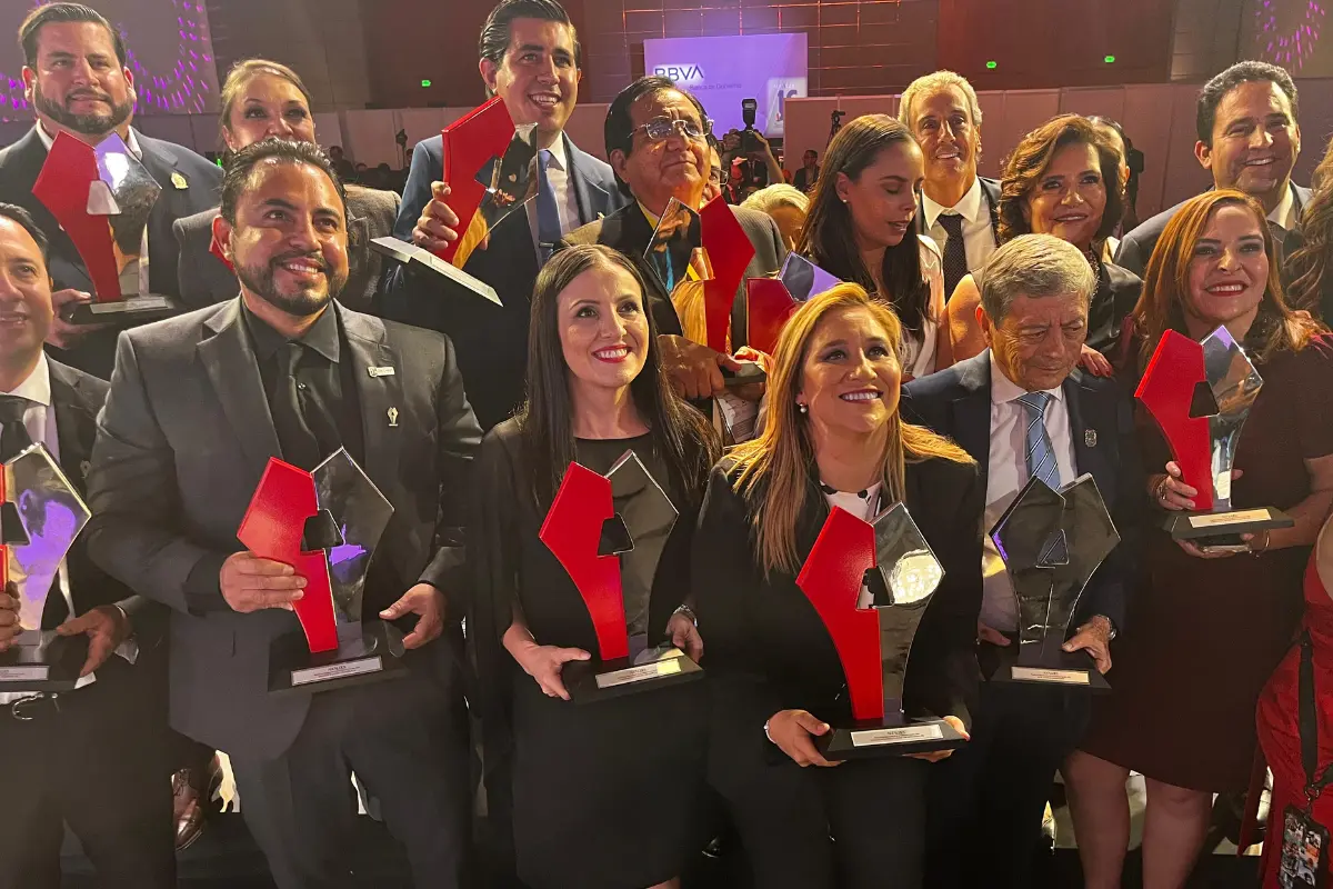 Las personalidades políticas galardonadas. Foto: Iván Macías