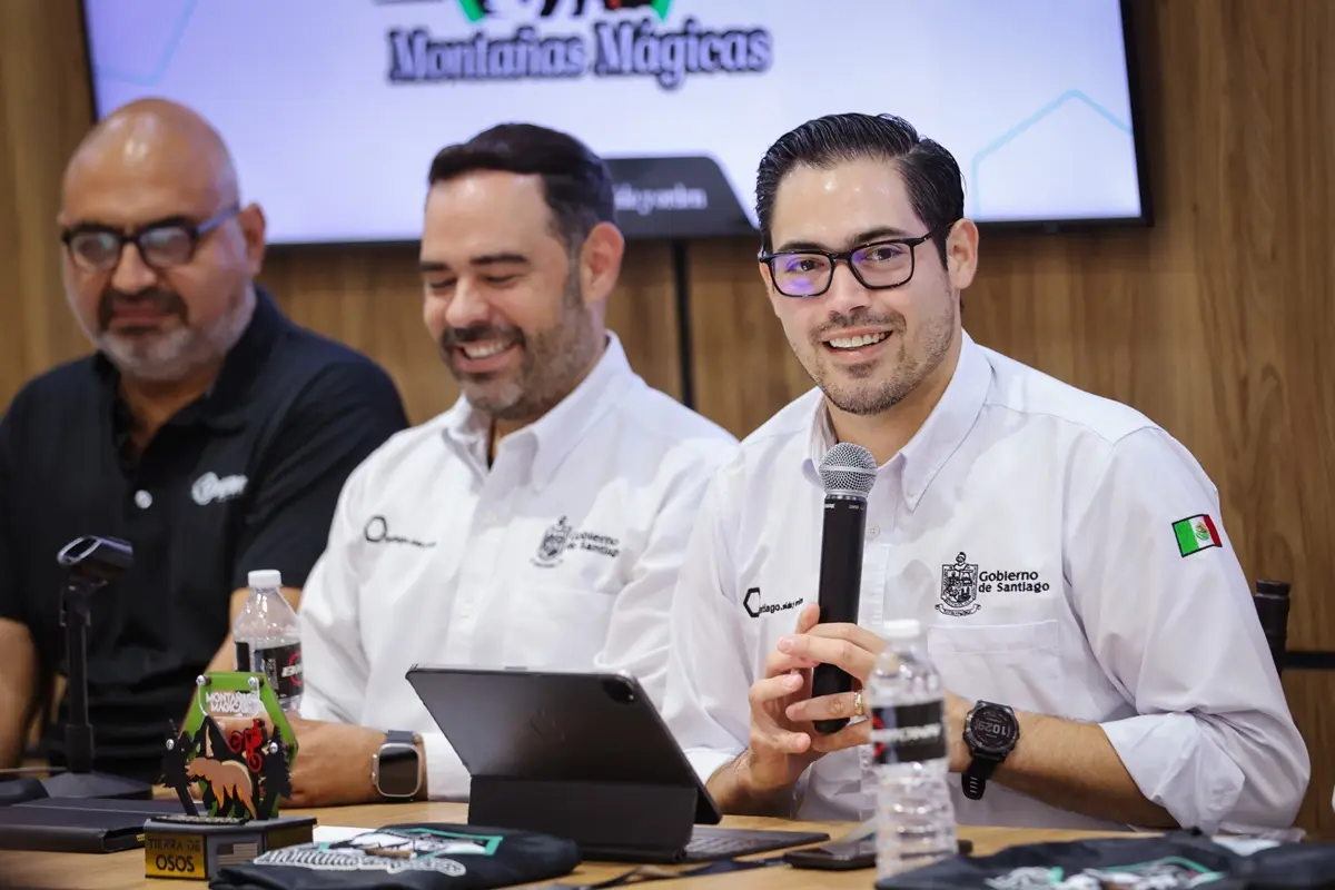 El alcalde de Santiago, David de la Peña, durante la presentación de la carrera internacional Montañas Mágicas. Foto: Gobierno de Nuevo León
