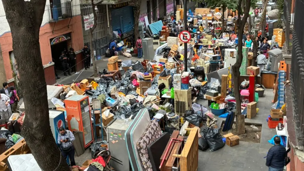 Desalojan en el Centro Histórico de CDMX a 200 personas de predio presuntamente invadido