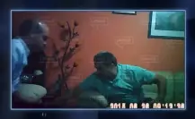 Revelan video de David León entregando 300 mil pesos a candidato de Morena en 2015
