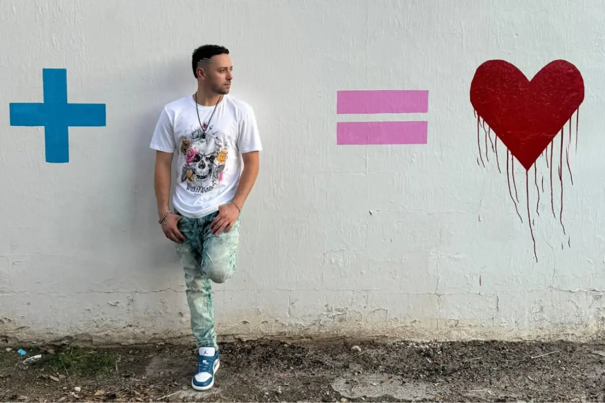 Pee Wee reaparece tras su arresto en EU (Foto: IG @peeweemusic / Canva)