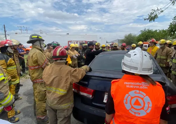 Protección Civil y bomberos de Cadereyta se capacitan en rescate de vehículos híbridos y eléctricos
