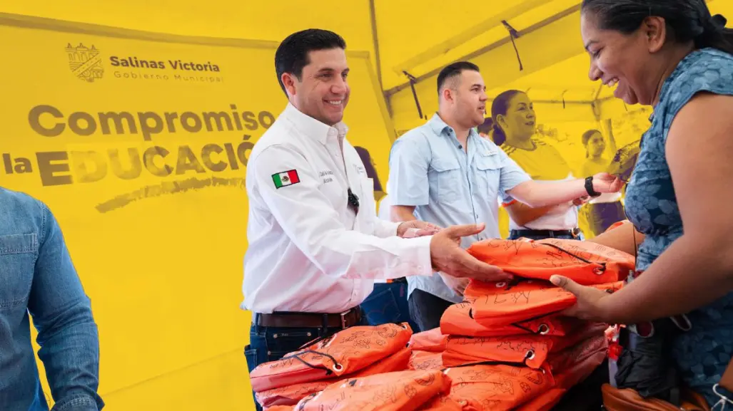Raúl Cantú arranca entrega de más de 15 mil kits escolares gratuitos en Salinas Victoria
