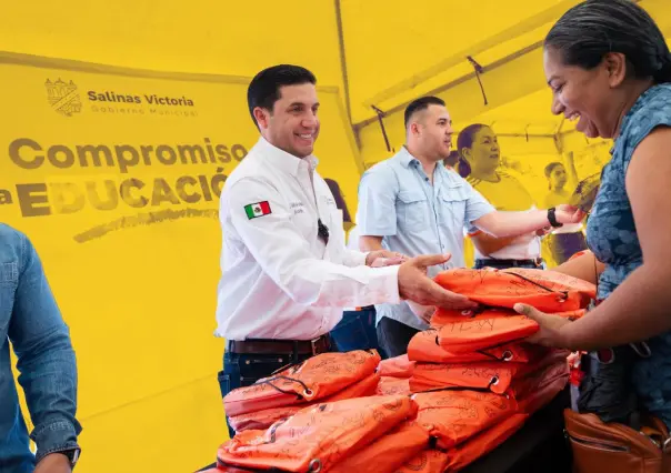 Raúl Cantú arranca entrega de más de 15 mil kits escolares gratuitos en Salinas Victoria