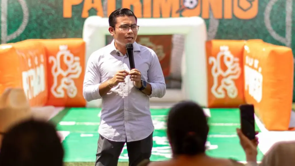 Félix Arratia entrega escrituras a familias de Juárez con el programa Gol por tu Patrimonio