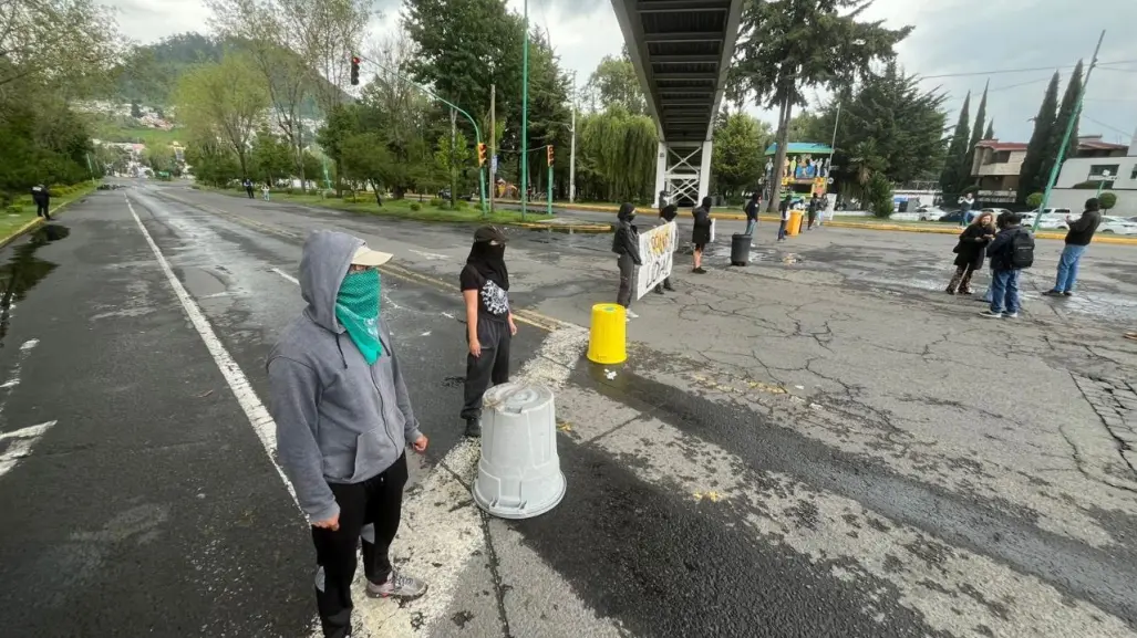 Estudiantes de Geografía de la UAEMéx mantienen paro y exigen destitución de su directora