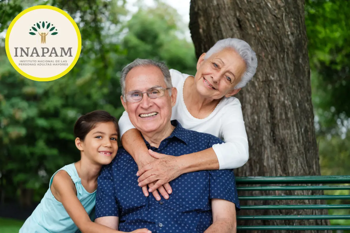 La tarjeta del INAPAM ofrece descuentos a los adultos mayores para festejar el Día del Abuelo. Foto: Canva | Gobierno de México