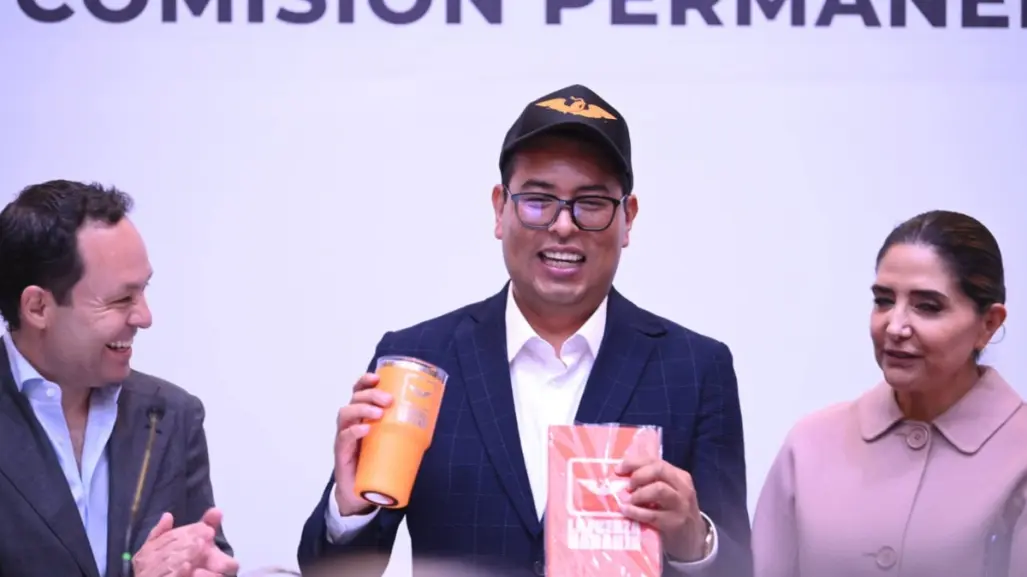 Néstor Camarillo Medina se suma a MC tras abandonar la dirigencia del PRI en Puebla