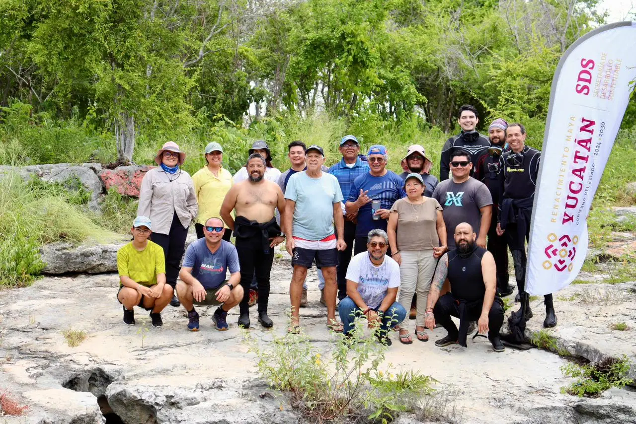 La recolecta de residuos en el cenote  Chen Ha forma parte de las acciones que realiza el Gobierno del Estado para conservar el patrimonio natural de Yucatán.- Fuente Gobierno del Estado