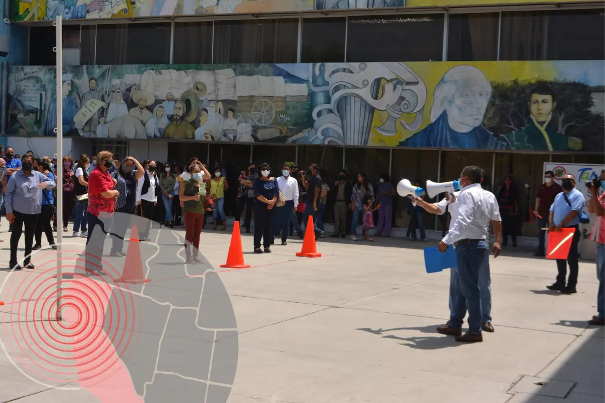Simulacro de sismo con personal de la Secretaría de Educación de Tamaulipas | Foto: Perla Herrera
