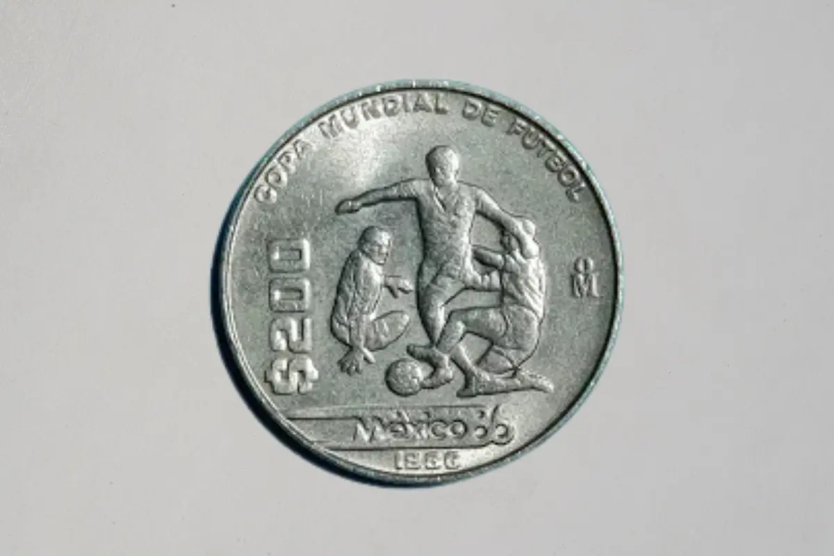 La moneda conmemorativa del Mundial México 86 se ha vuelto un tesoro para los coleccionistas debido a su creciente valor actual. Foto: Canva