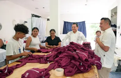Uniformes escolares de Tekit fortalecen empleo local con el programa Bienestar en tu Escuela