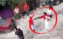 VIDEO | Mujer con bebé en brazos y arma larga se enfrenta en pelea en Edomex