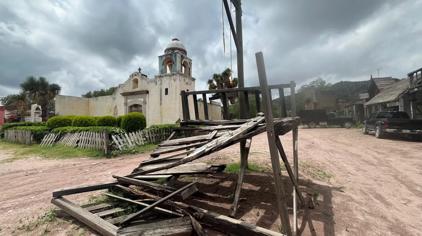 Alguna vez fue este set cinematográfico fue el marco para grandes películas, ahora está semidestruido. Foto: Jesús Carrillo.