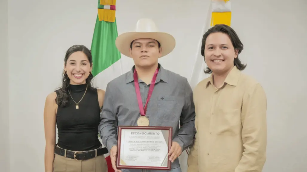 Zuazua reconoce a la juventud con la Medalla al Mérito Juvenil 2025