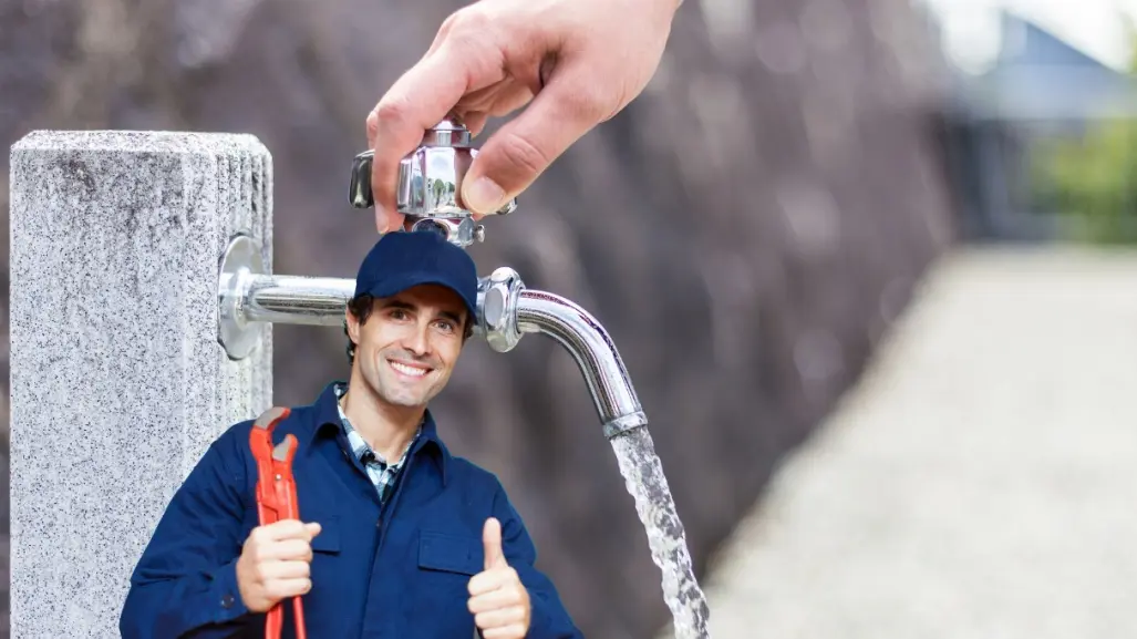 Agua y Drenaje de Monterrey restablece suministro en Guadalupe tras reparación