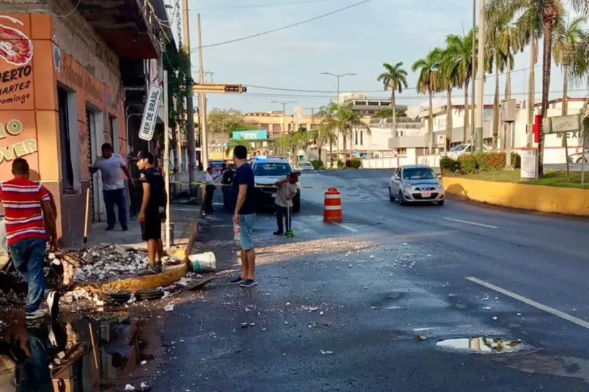 La marquesina era de un inmueble en el centro de Ciudad Madero, Tamaulipas | Foto: Axel Hassel