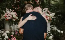 Suegro de Taylor Swift revela cuándo fue que la cantante se comprometió con su hijo