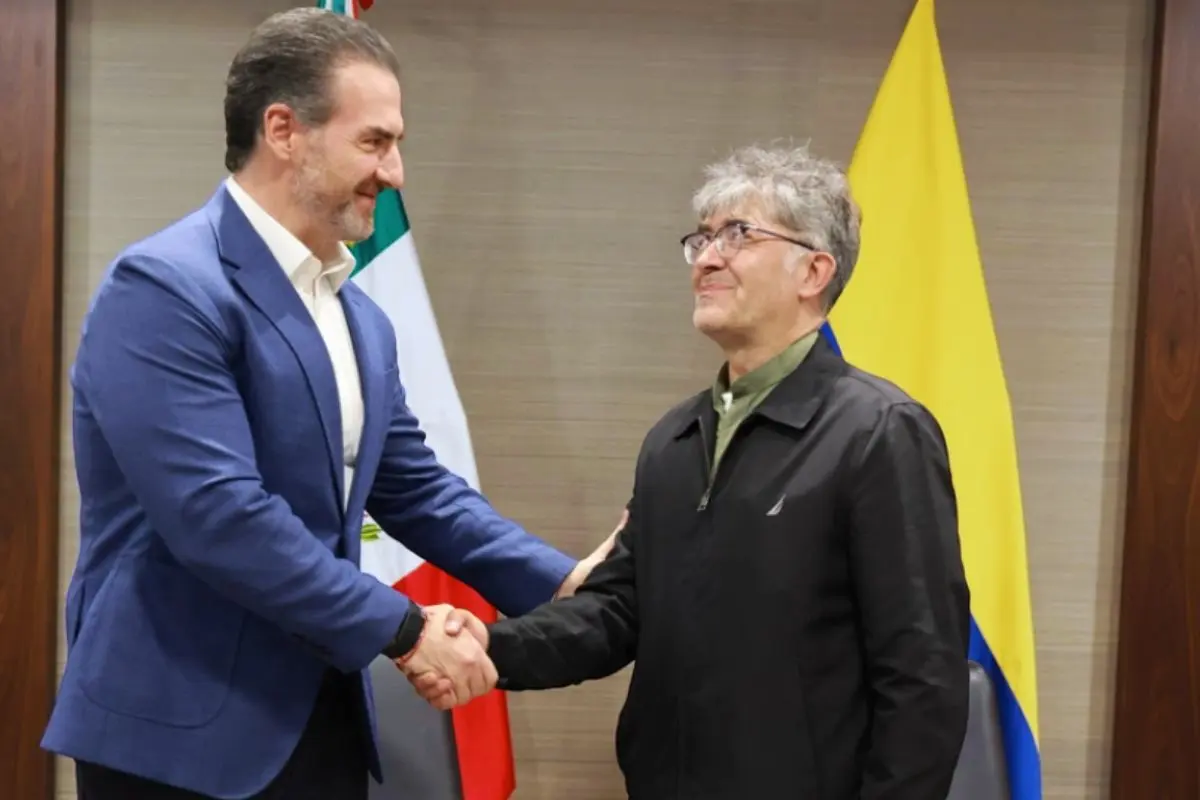 El alcalde Adrián de la Garza con Carlos Fernando García Manosalva, embajador de la República de Colombia Foto: Gobierno de Monterrey