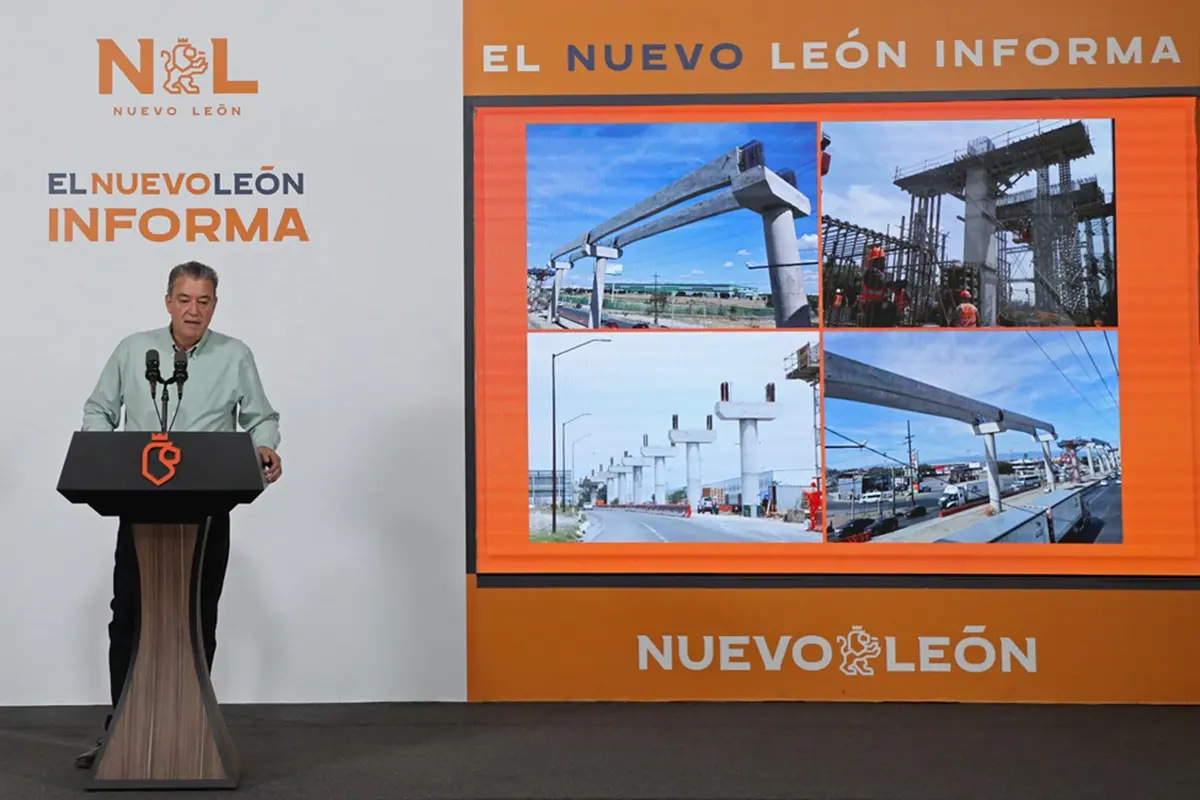 Será el próximo lunes 1 de septiembre cuando los carriles exrpés de la avenida Constitución serán aperturados con el regreso a clases, así lo mencionó Hernán Villarreal, secretario de Movilidad y Planeación Urbana. Foto: Gobierno de Nuevo León