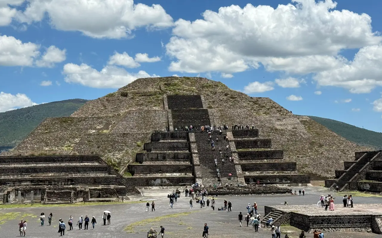 Teotihuacán. Foto: X/ @emmiebe18 (Canva)