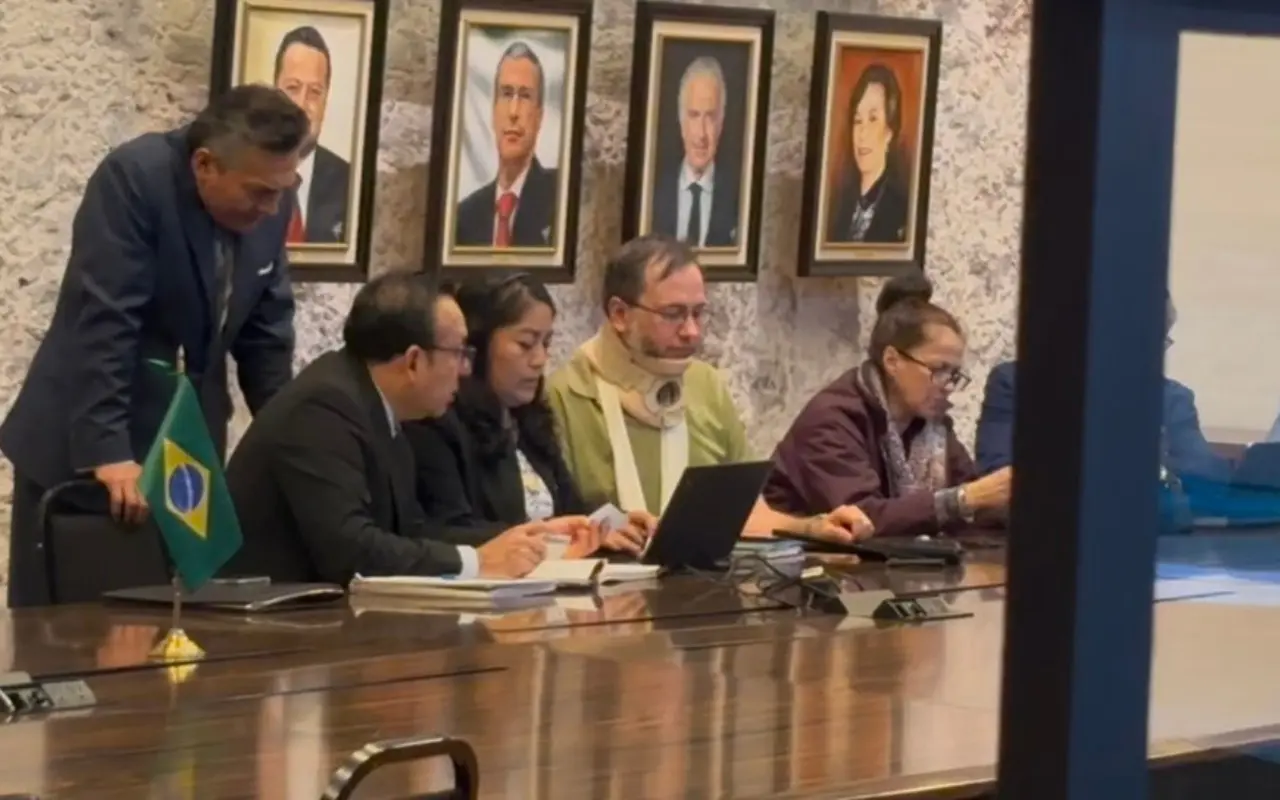 Personal del MP tomando denuncia. Foto: X(@gemonroy)