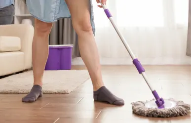 ¿Qué pasa si te barren los pies? La popular superstición que persiste en Tamaulipas