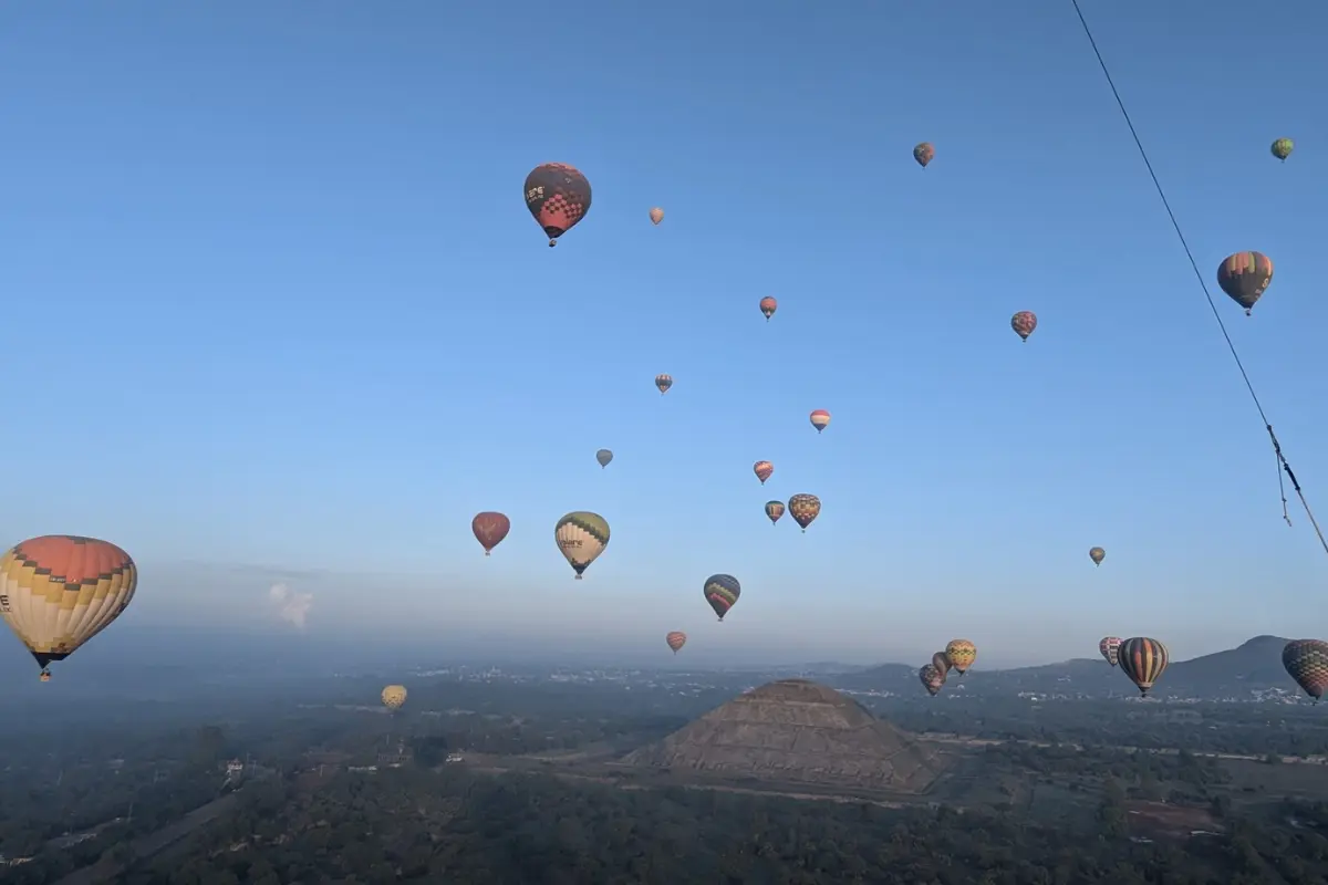 Viaje en globo aerostático por zona arqueológica. Foto: X (@dgomez1195)