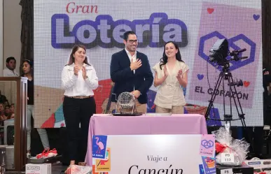 David de la Peña realiza Gran Lotería DIF 2025 en Santiago