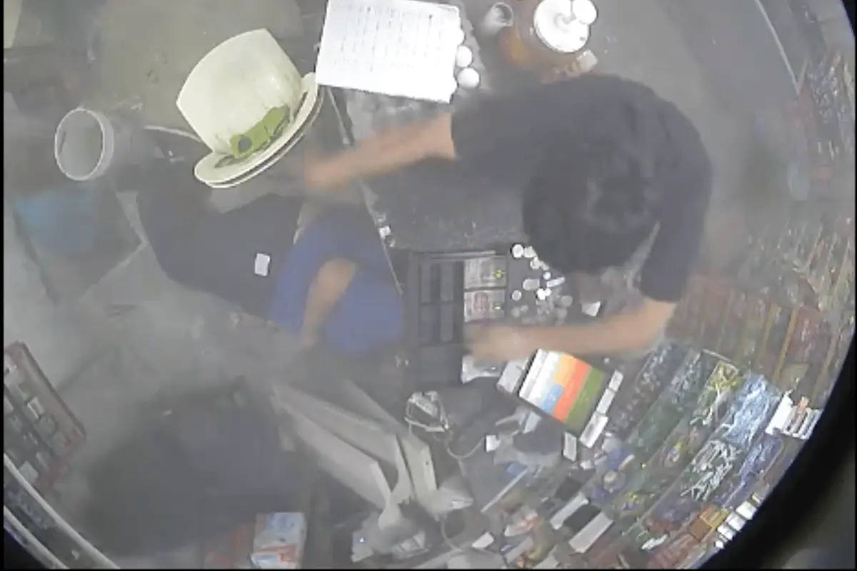 Robo con violencia sacude a tienda de conveniencia en Pesquería. Foto: Depósito Tany.