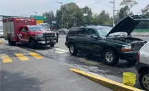 Bomberos controlan incendio de vehículo en la carretera México-Toluca, en Cuajimalpa Bomberos controlan incendio de vehículo en la carretera México-Toluca, en Cuajimalpa