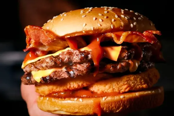 Así puedes comer gratis en KFC y Carl´s Jr de Tamaulipas