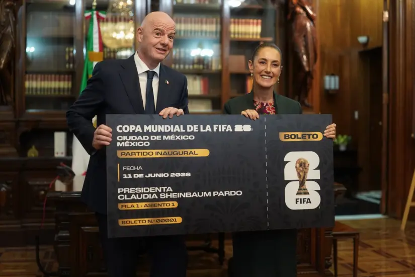 La presidenta Claudia Sheinbaum junto con Infantino. Foto: X @Claudiashein