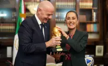 Claudia Sheinbaum recibe a Gianni Infantino, presidente de la FIFA, y recibe la Copa del Mundo