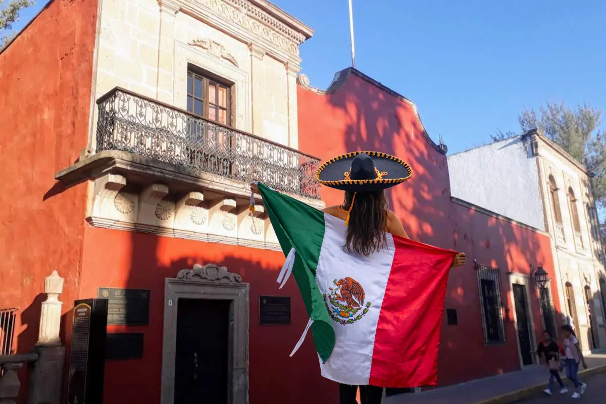 El Chapitel es el edificio donde se conmemoró el primer Grito de Independencia en México. Foto: Portal Inmobiliario | Canva