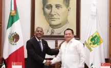 Joaquín Díaz Mena recibe en Palacio de Gobierno al embajador de Singapur en México