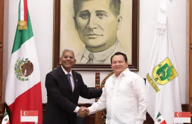 Joaquín Díaz Mena recibe en Palacio de Gobierno al embajador de Singapur en México