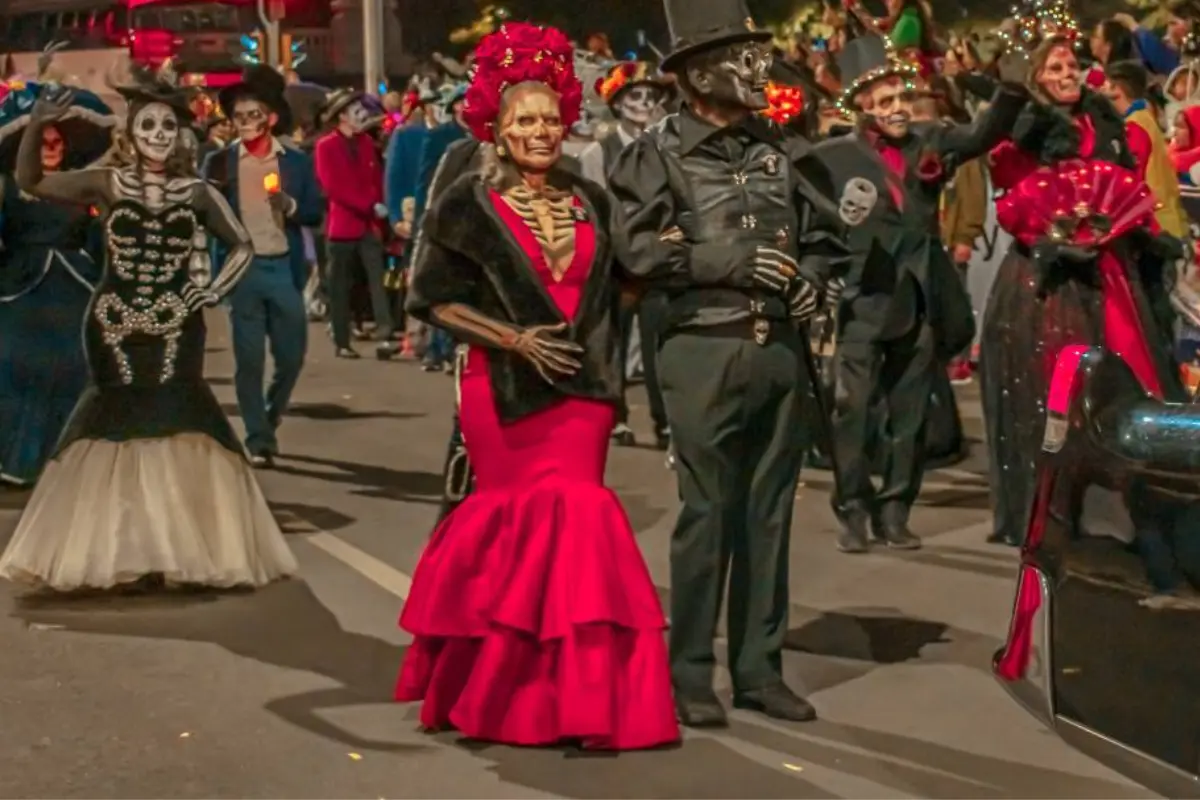 Mega Procesión de Catrinas 2024 en CDMX. Foto: @Facebook | Canva