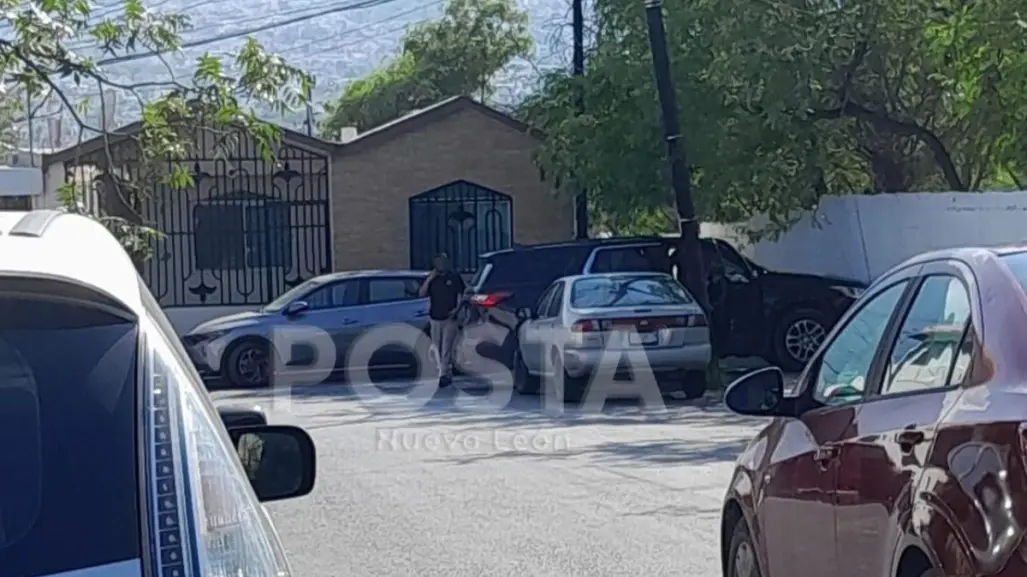 Persecución en Monterrey: hombres armados abandonan camioneta en Valle Verde