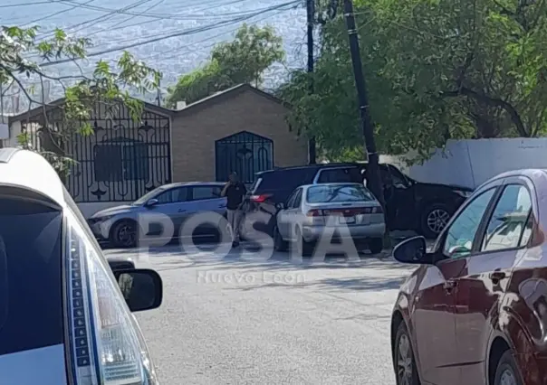 Persecución en Monterrey: hombres armados abandonan camioneta en Valle Verde