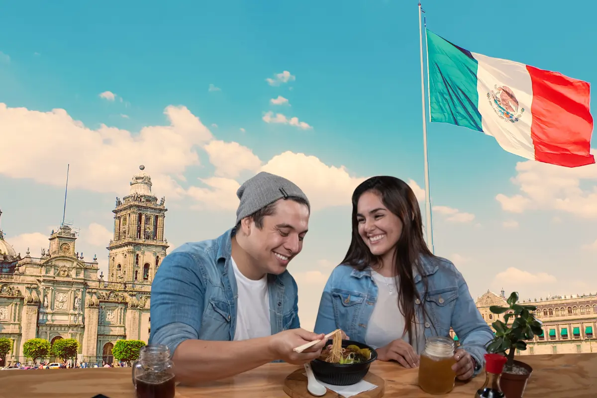 Pareja comiendo ramen en México. Foto: Canva
