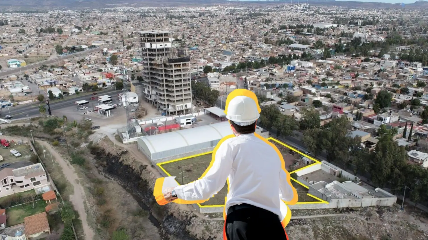 Este enorme terreno puede ser una buena inversión para desarrolladores de vivienda vertical. Foto: Especial.