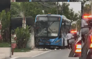Accidente del Va y Ven: unidad se impacta contra una casa en Dzityá
