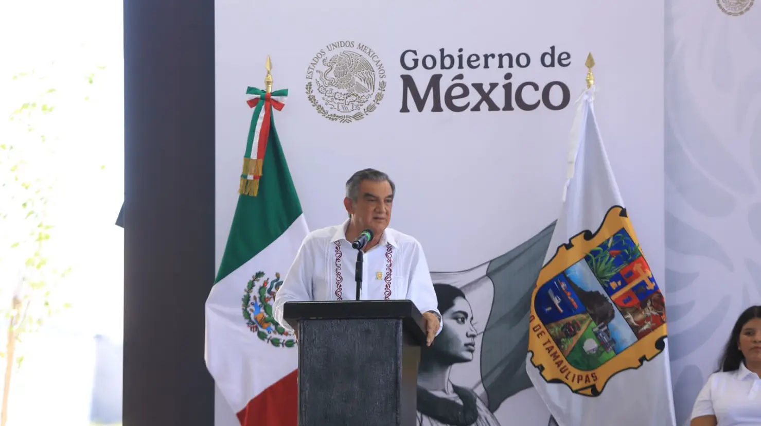 El Gobernador de Tamaulipas refuerza su compromiso con la educación al entregar útiles escolares y uniformes. Conoce más sobre el evento educativo en Reynosa.