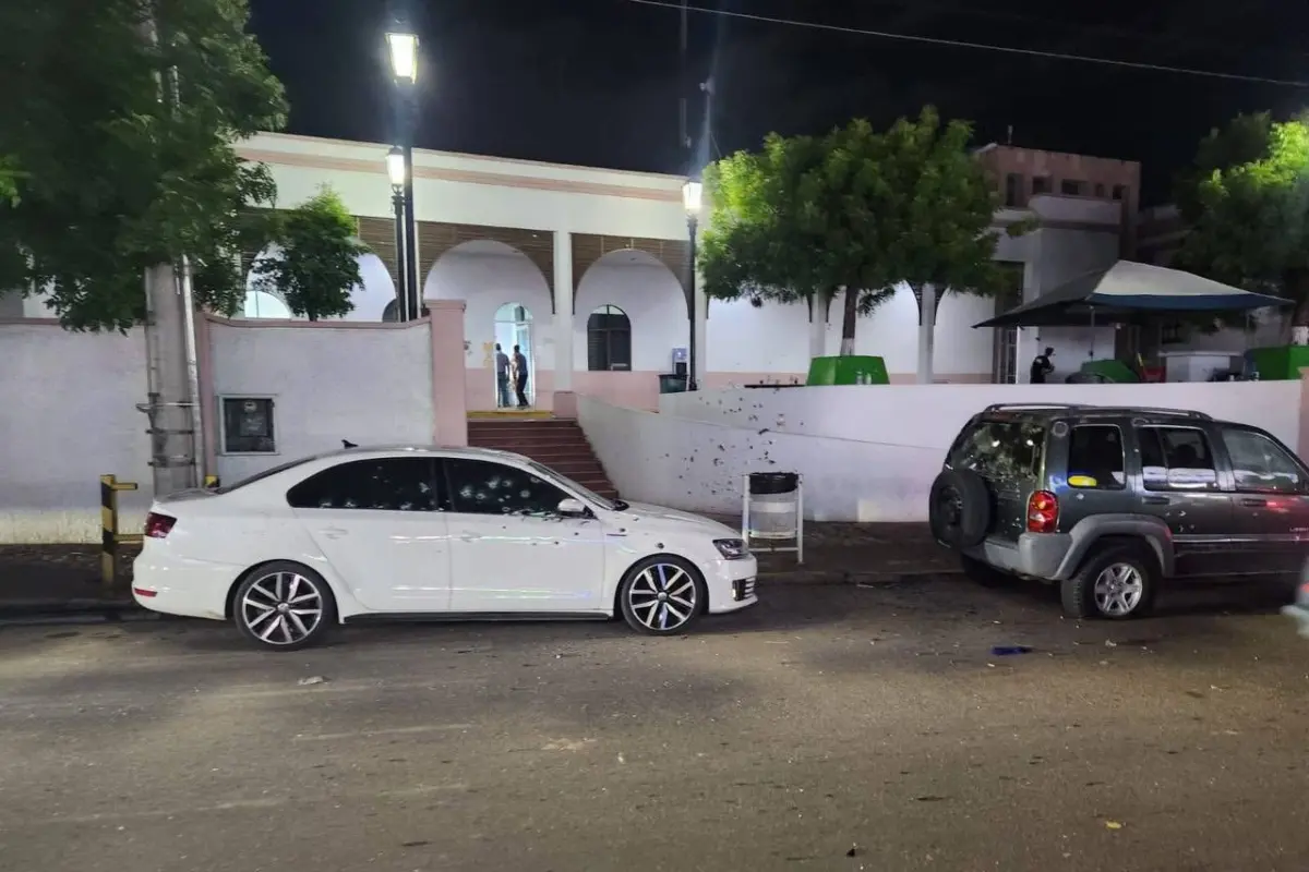 Impactos de bala en Hospital Civil de Culiacán Foto: X(Twitter) @yomero_2006