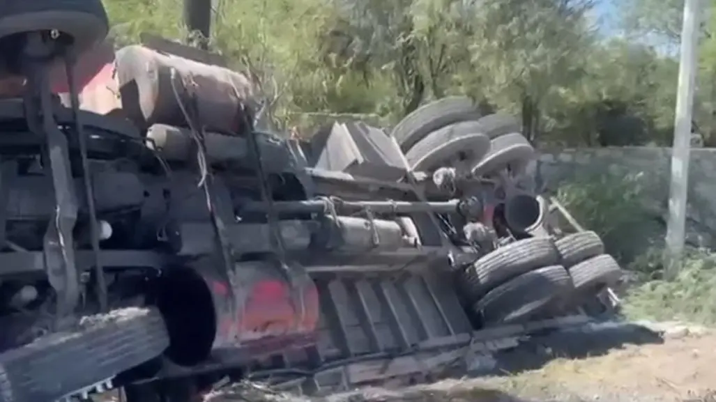 Accidente en la Carretera a Laredo moviliza a cuerpos de auxilio en Apodaca