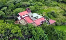 Pobladores de Tepoztlán se manifiestan afuera de la casa de Gerardo Fernández Noroña | VIDEO