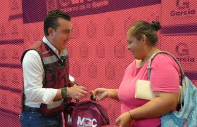 Manuel Guerra cumple compromiso con entrega de más de 15 mil útiles escolares en García