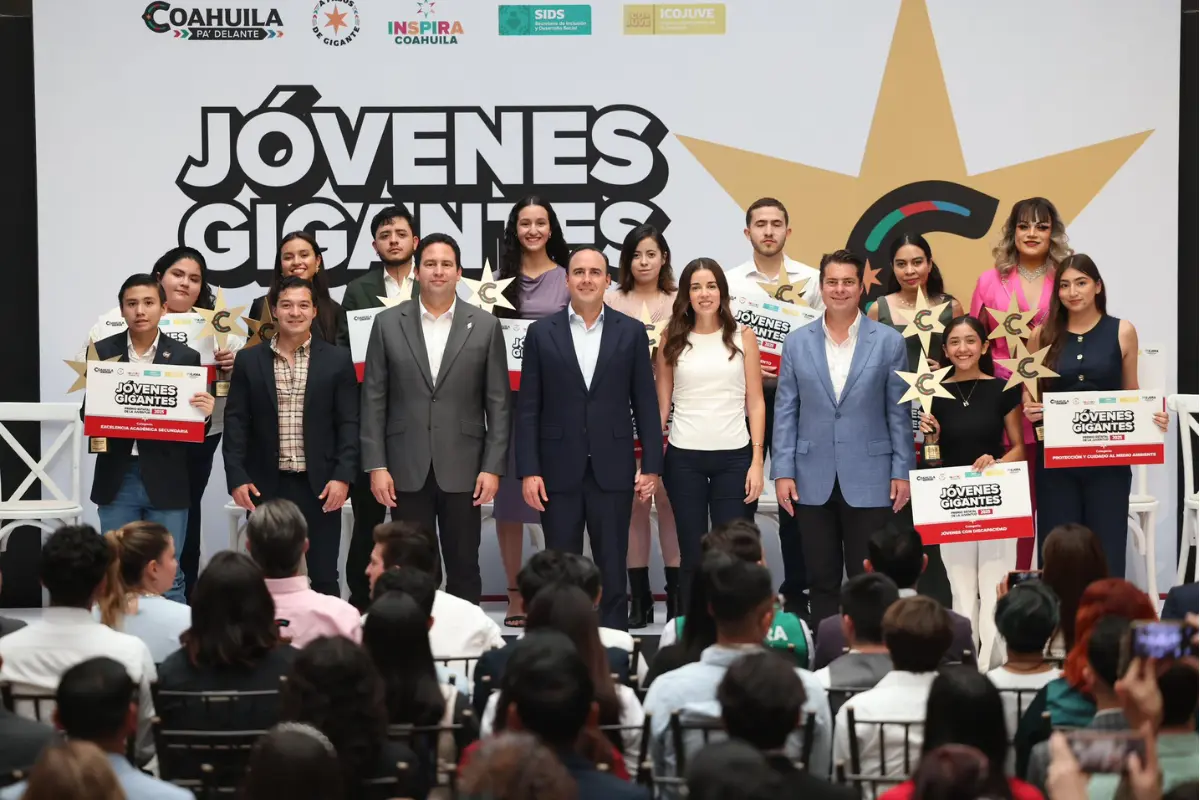 Durante el evento, Jiménez Salinas destacó que su gobierno busca ser un punto de encuentro entre la sociedad, la iniciativa privada y los tres órdenes de gobierno para que más jóvenes tengan oportunidades./Foto: FB Manolo Jiménez Salinas