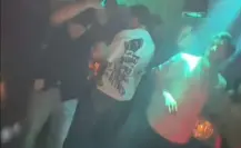 Jóvenes graban el instante en que cae techo de antro en Monterrey